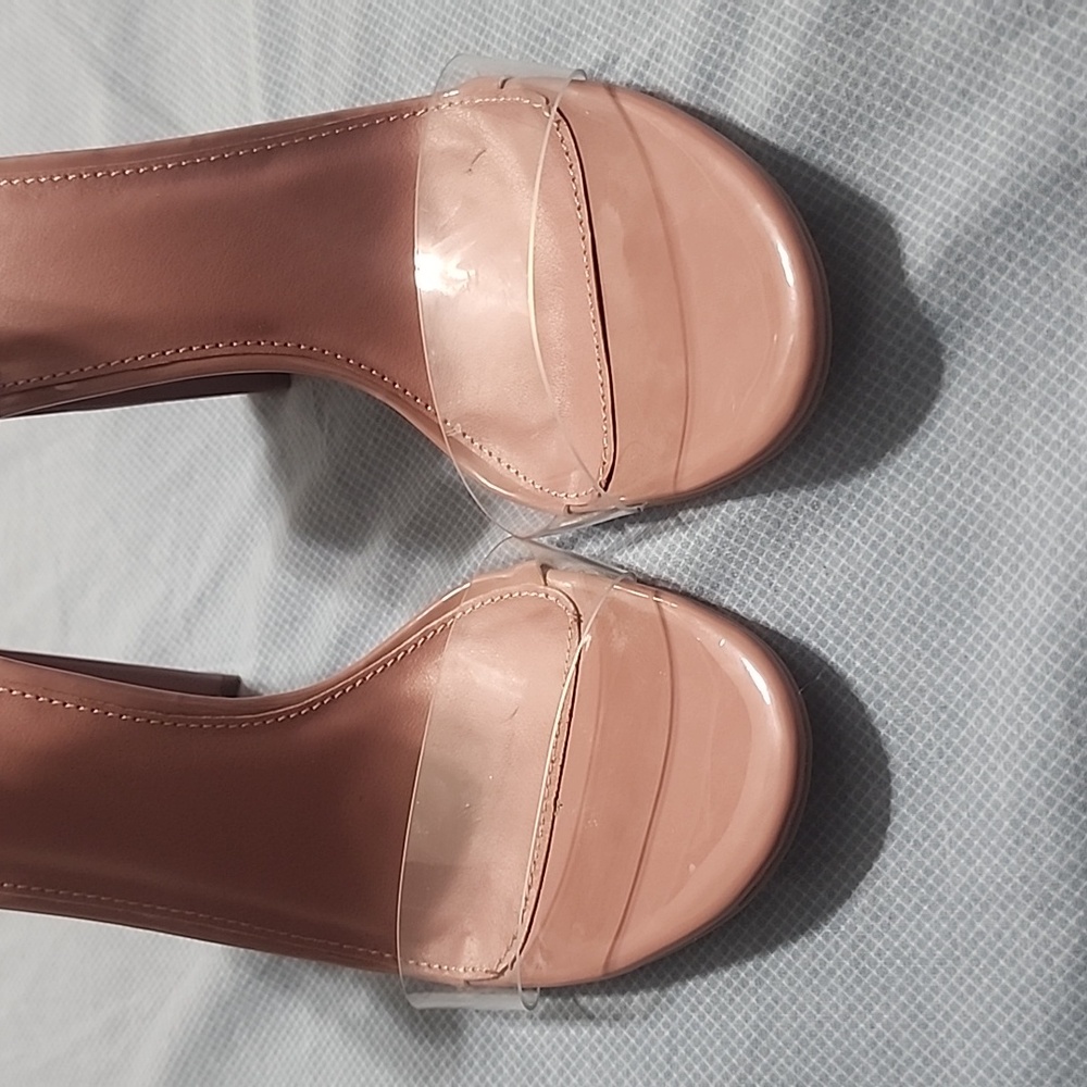 Heels 👠 - Picture 2 of 3